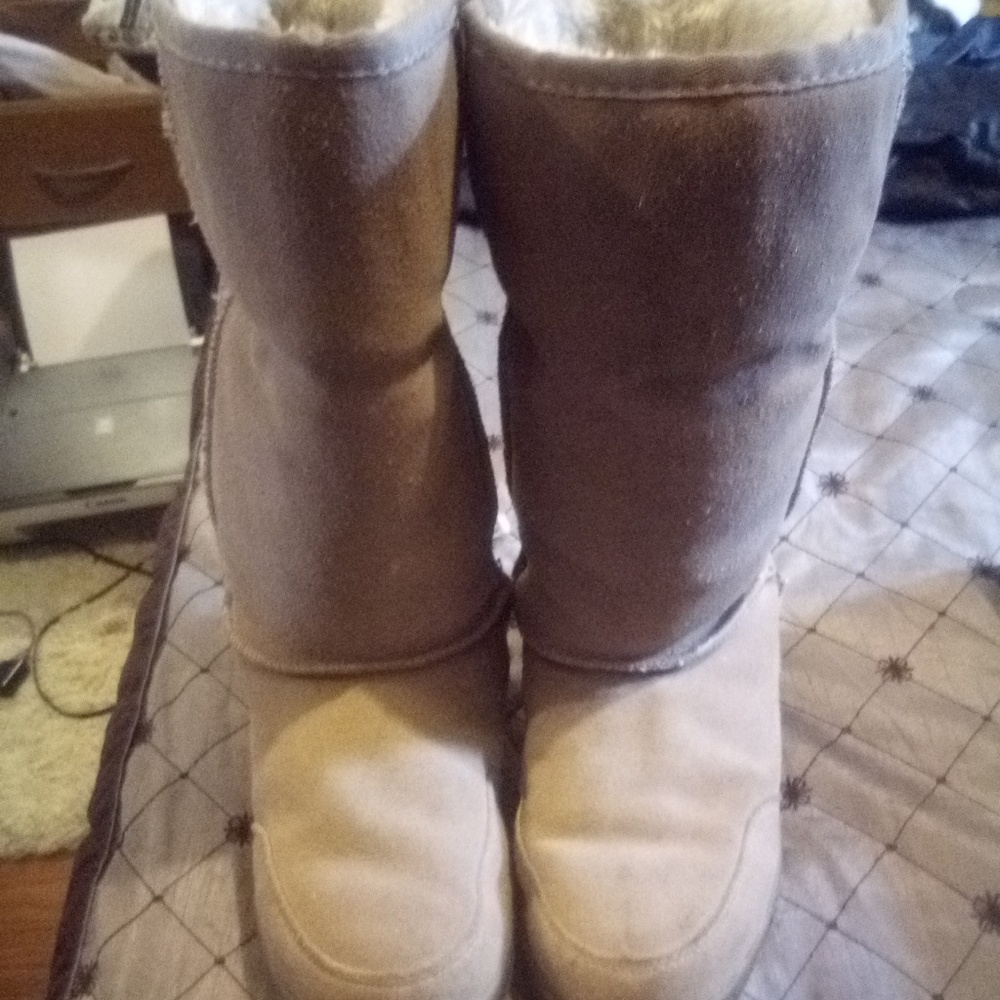 Light brown uggs